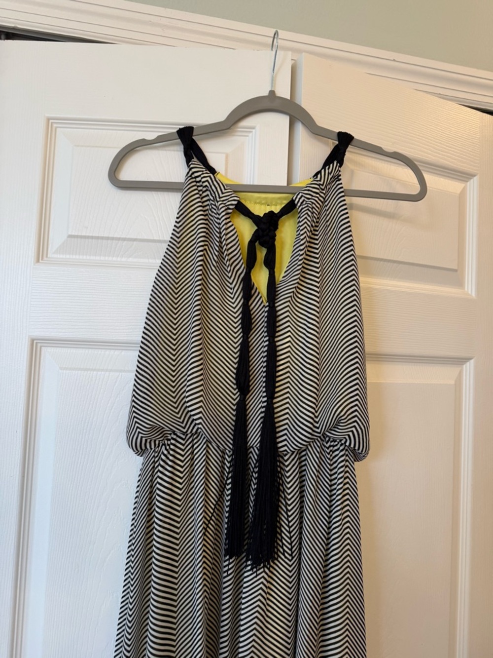 Vince Camuto Yellow and Black
Maxi Dress, Size 4 - Picture 5 of 6